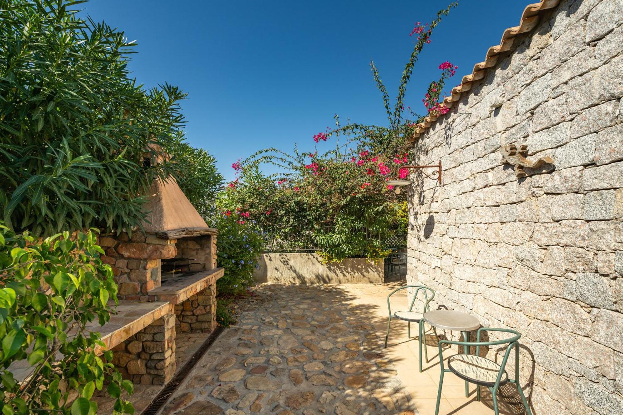 Villa Bouganville Cala Sinzias カスティアーダス エクステリア 写真