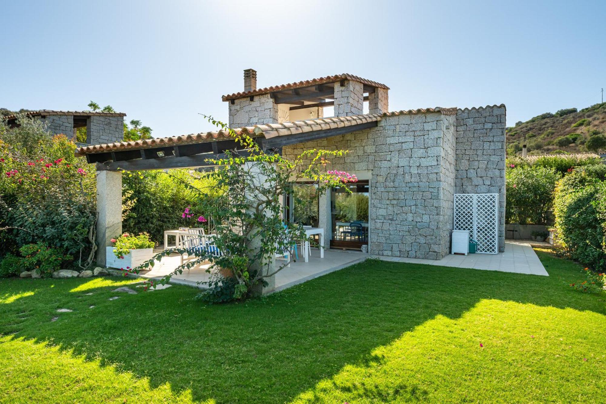 Villa Bouganville Cala Sinzias カスティアーダス エクステリア 写真