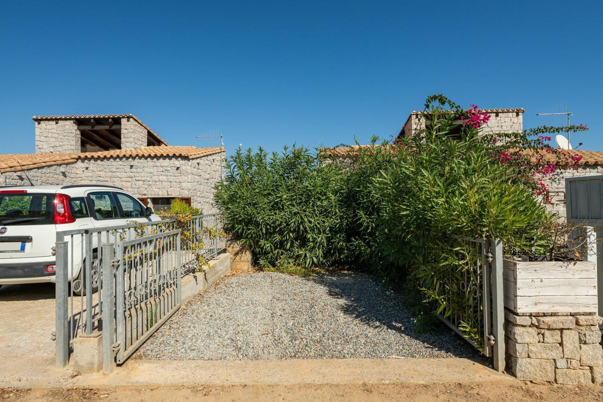 Villa Bouganville Cala Sinzias カスティアーダス エクステリア 写真