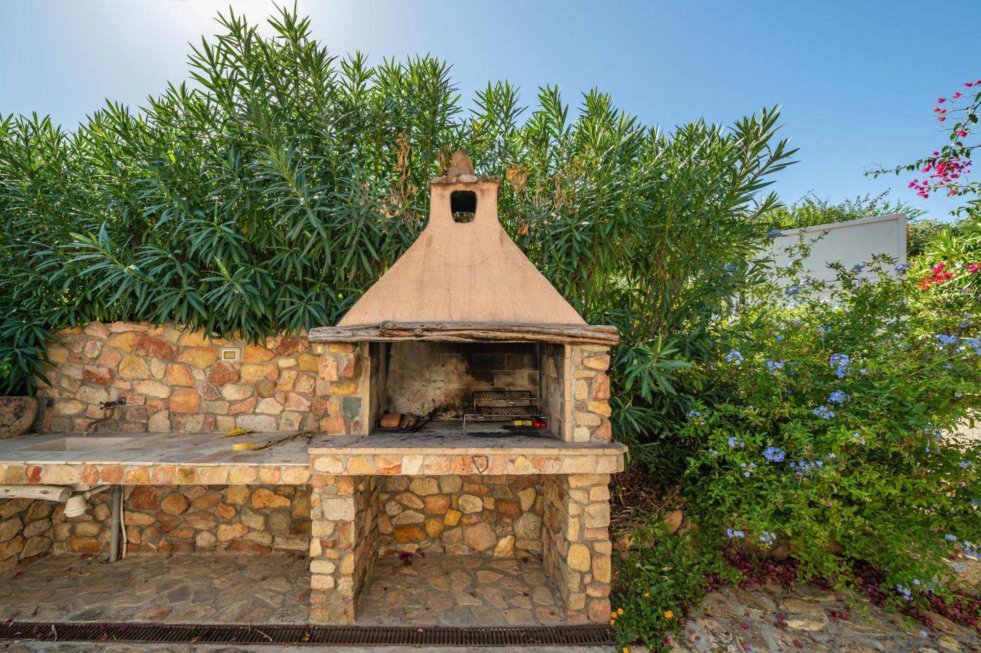 Villa Bouganville Cala Sinzias カスティアーダス エクステリア 写真