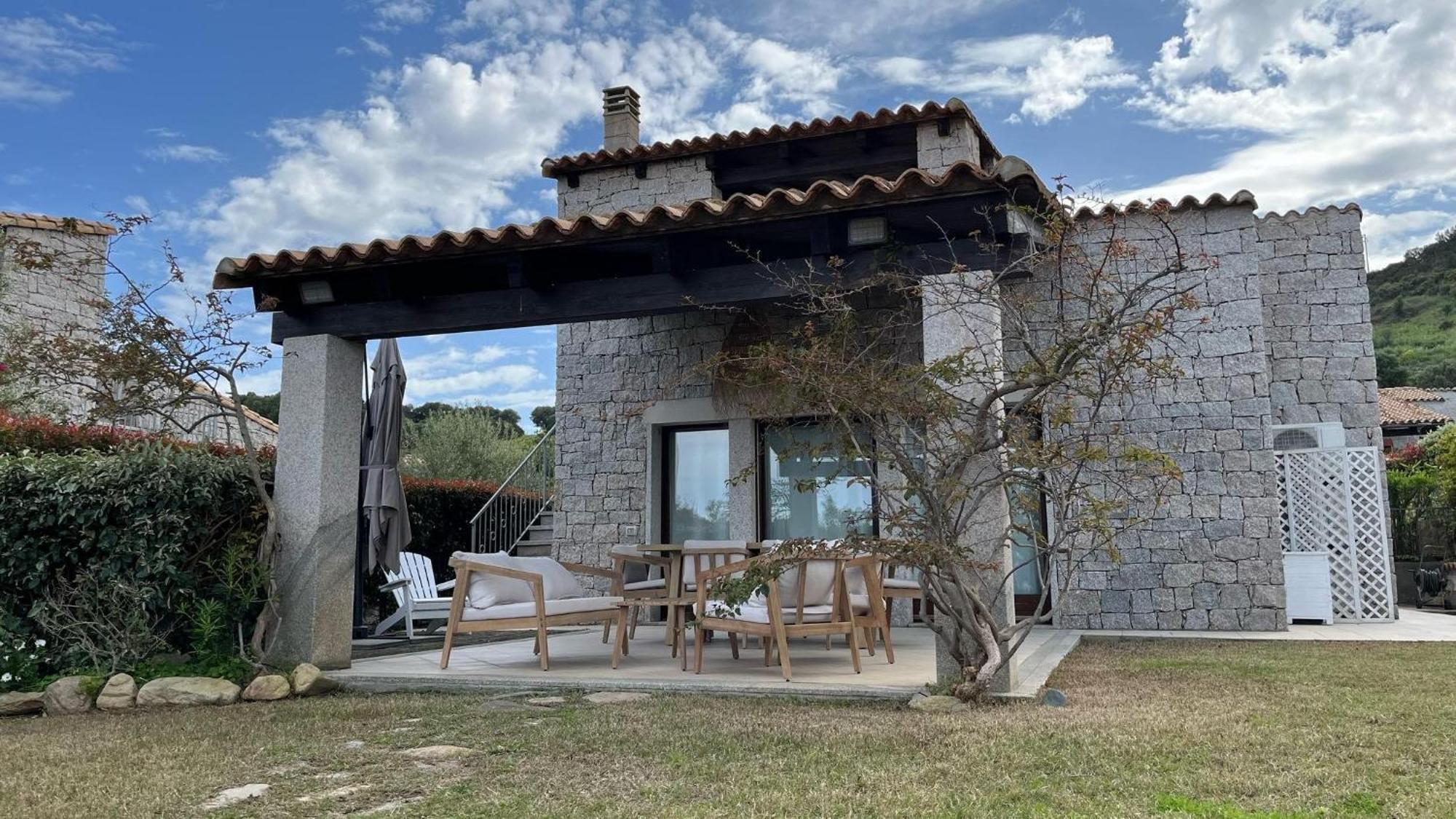 Villa Bouganville Cala Sinzias カスティアーダス エクステリア 写真